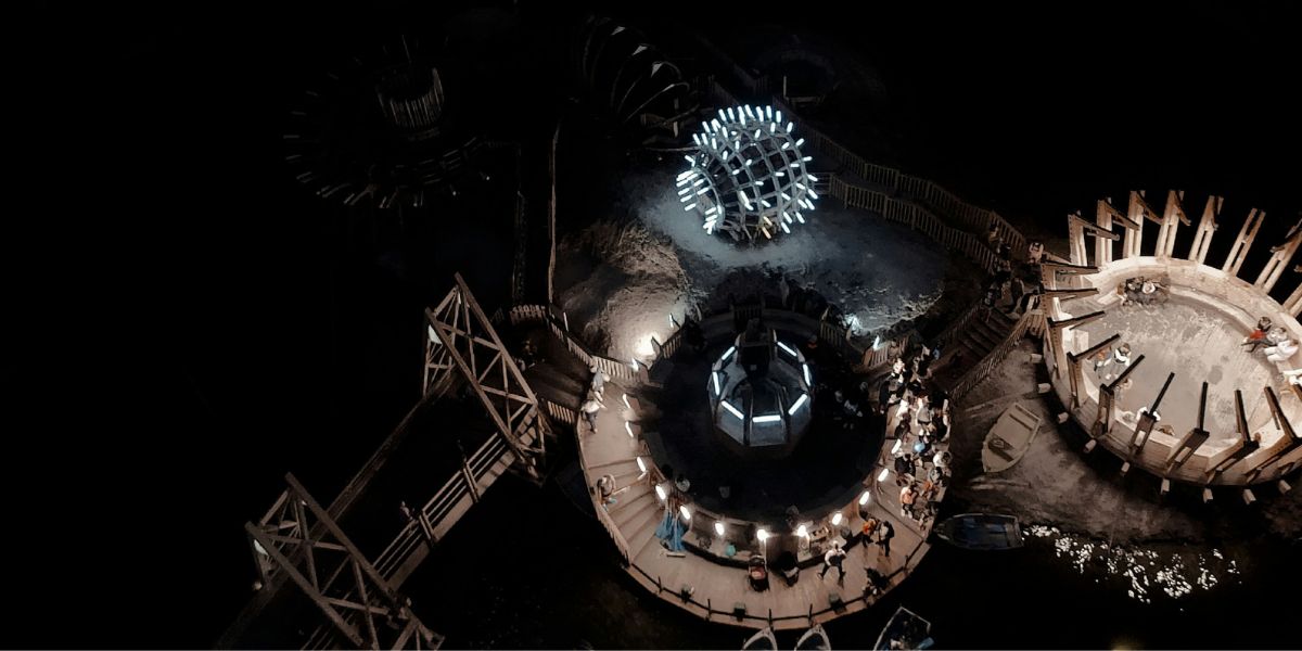 Unterirdisches Salzbergwerk Salina Turda in Rumänien mit beleuchtetem Riesenrad